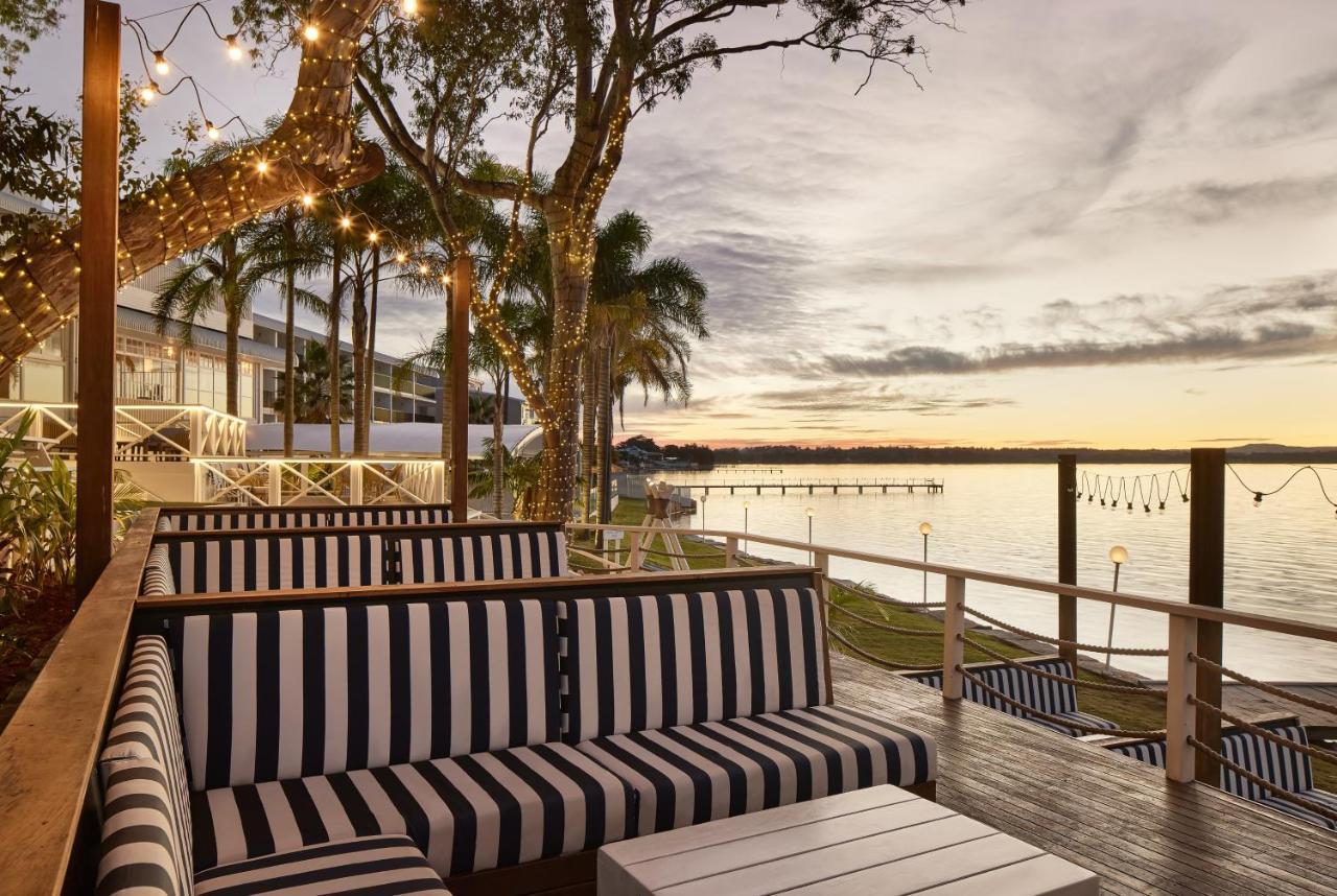 The Beachcomber Hotel & Resort, Ascend Hotel Collection Toukley Luaran gambar The Deck at the Bayview Hotel