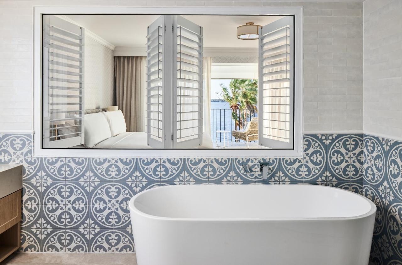 The Beachcomber Hotel & Resort, Ascend Hotel Collection Toukley Luaran gambar Bathroom mirror