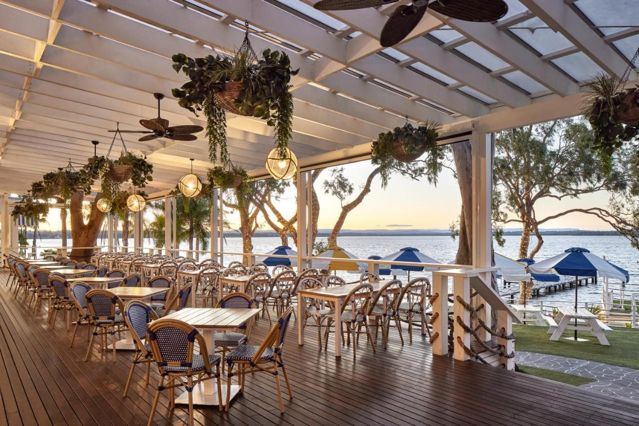 The Beachcomber Hotel & Resort, Ascend Hotel Collection Toukley Luaran gambar The Deck at the InterContinental Sanctuary Cove Resort