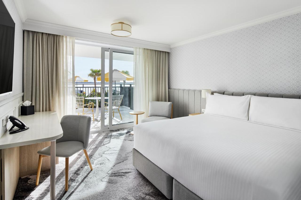 The Beachcomber Hotel & Resort, Ascend Hotel Collection Toukley Luaran gambar A guest room at the Hilton San Diego Bayfront