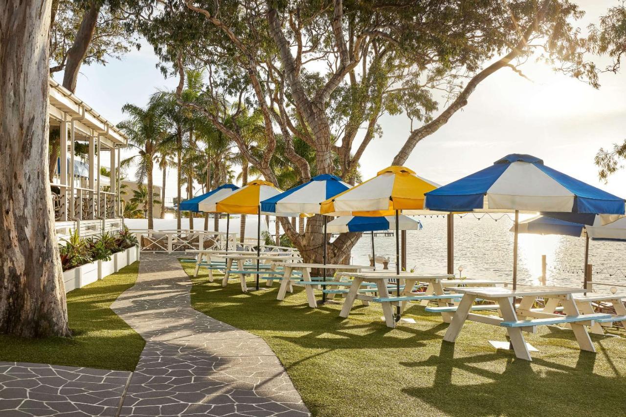 The Beachcomber Hotel & Resort, Ascend Hotel Collection Toukley Luaran gambar The beachside lawn at the Hotel del Coronado